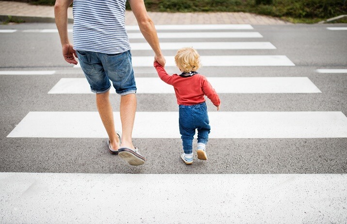 father-with-little-boy